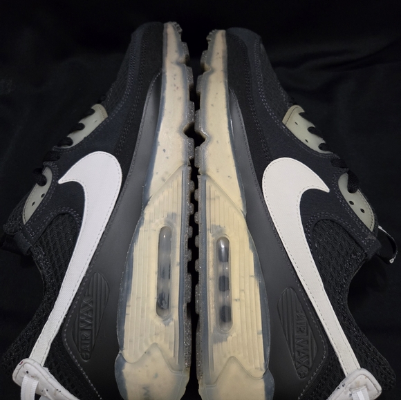 Nike Air Max 90 Sneakers - Black and Cream - Picture 6 of 7